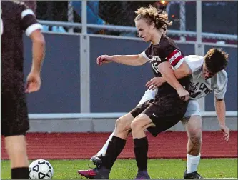  ?? DANA JENSEN/THE DAY ?? Stonington’s Cam Whalen, middle, helped lift the Bears to the ECC tournament title last year and is one of 10 seniors on this year’s team.