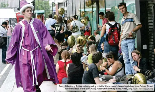  ?? (Jane Mingay/SIPA) ?? Fans of the Harry Potter series queuing outside Waterstone's bookshop in London's Oxford Street for the release of the book Harry Potter and The Half Blood Prince, July 2005.