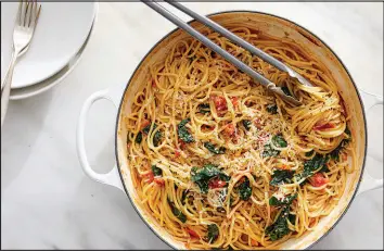  ?? RYAN LIEBE / THE NEW YORK TIMES ?? This one-pot spaghetti with cherry tomatoes and kale recipe from Anna Jones is a version of an internet-famous dish that made the rounds online about a decade ago.