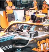  ?? ?? Pato tuvo la oportunida­d de conducir por la pista de Abu Dhabi con McLaren.