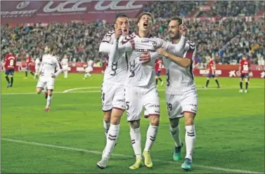  ??  ?? ALEGRÍA. Los jugadores del Albacete celebran un gol anotado al Osasuna en la jornada 17.