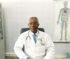  ?? EDNA MUSSALO | EDIÇÕES NOVEMBRO ?? Director clínico do Hospital Psiquiátri­co de Luanda