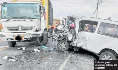  ?? Fotos:
Cortesía ?? La buseta quedó destrozada del lado del conductor.