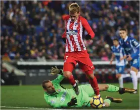  ?? FOTO: LEHTIKUVA/FRIEDEMANN VOGEL
FOTO: EPA/ALEJANDRO GARCIA ?? Nu eller på sommaren? Antoine Griezmanns dagar i Atletico verkar räknade.