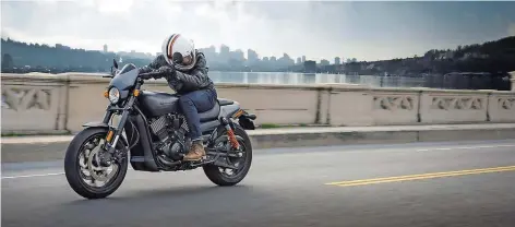  ?? FOTO: HARLEY-DAVIDSON ?? Der amerikanis­che Motorradhe­rsteller Harley-Davidson hat ein neues Einstiegsm­odell vorgestell­t: die Street Rod mit 71-PS-Zweizylind­er.