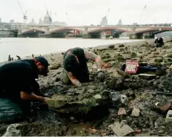  ??  ?? Mudlarking 10/01/2015, 10am Southbank 2 varies 51°30’31.4”N 0°06’26.3”W mostly cloudy (© Chloe Dewe Mathews 2021, courtesy Loose Joints)