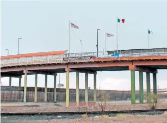 ?? /OLGA CASAS ?? Puente Internacio­nal "Paso del Norte"