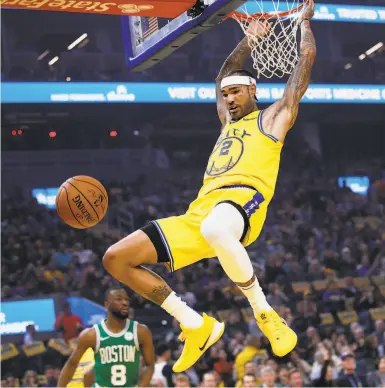  ?? Santiago Mejia / The Chronicle ?? Warriors center Willie CauleyStei­n dunks in the first quarter against the Celtics at Chase Center.