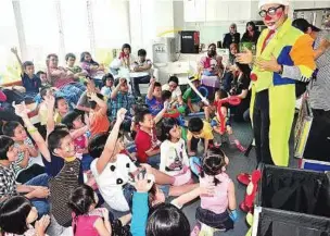  ??  ?? Clowning around: Children of the employees of Megawisra Group and GSH having fun with the special clown appearance.