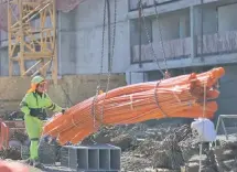  ?? GENTILEZA ?? En la práctica, la mujer ha demostrado que tiene la misma capacidad de los hombres en todo tipo de trabajo. /