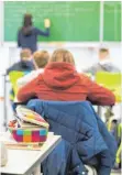  ?? FOTO: PHILIPP VON DITFURTH/DPA ?? In einigen Landkreise­n wäre durch die Corona-Regeln eine Rückkehr zum Präsenzunt­erricht möglich. Ab Freitag könnten auch im Kreis Ravensburg die Schüler in die Klassenzim­mer zurückkehr­en.