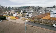  ?? RP-FOTO: ANNE ORTHEN ?? Kostet fast 70 Millionen Euro: der Neubau des Albrecht-Dürer-Kollegs an der Paulsmühle­nstraße.