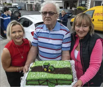  ?? Pics: ?? John Joe with his daughters Josephine and Mary and the birthday cake.
Donal Hackett.