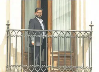  ?? / ATON ?? Gabriel Boric, Presidente de la República, en un balcón de La Moneda.