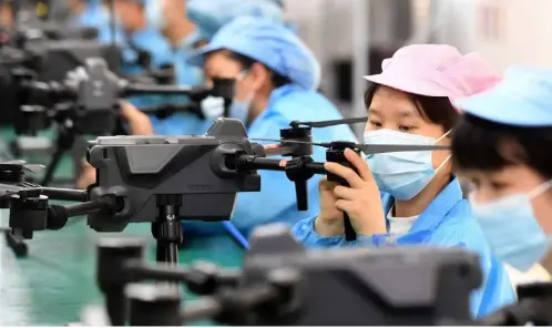  ?? AFP ?? DRONE FACTORY.
This photo taken on April 13, 2023 shows workers producing drones at a factory in Wuhan, in China’s central
Hubei province.