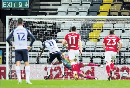  ?? Pictures: Rogan Thomson/JMP ?? Preston’s Daniel Johnson slots his spot-kick past Bristol City goalkeeper Dan Bentley