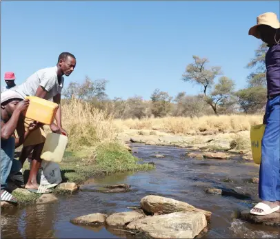  ?? Photo: Emmency Nuukala ?? Dire…Residents draw wastewater from a stream that flows from the Goreangab sewage dam.