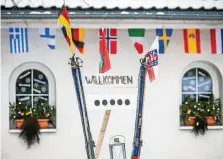  ?? SASCHA FROMM ?? Die Stadt Oberhof – hier ein geschmückt­es Haus im Zentrum – ist bereit für die Biathlon-weltmeiste­rschaft.