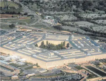  ?? FOTO: AFP ?? Den Außerirdis­chen auf der Spur: das Pentagon in Arlington, Virginia.