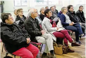  ??  ?? à Perrou, les bénévoles ont pris connaissan­ce de la suite de leur action auprès des réfugiés.