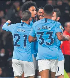  ??  ?? ALEGRÍA. Los jugadores del Manchester City celebran uno de los dos goles anotados al Warford.
