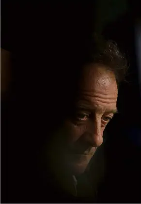  ?? « Ah, il faudra le SAMU et les pompiers pour ramasser mon corps ! » ?? Vincent Lindon à Cannes, formidable dans En guerre. Et si jamais il gagne un deuxième prix d’interpréta­tion, après celui glané il y a deux ans pour La loi du marché ?