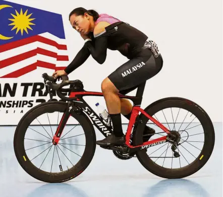  ??  ?? Eager for action: Fatehah Mustapa has a chance to become Malaysia’s first female Commonweal­th Games winner for cycling when the action begins today.