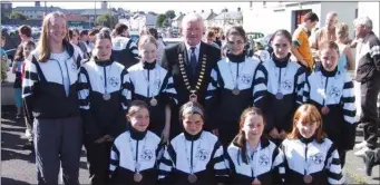  ??  ?? Calry Girls Basketball team with Mayor Tony McLoughlin.