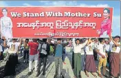  ?? AP ?? Supporters of Myanmar state counsellor Aung San Suu Kyi carry a banner during a public rally in Naypyitaw on Sunday.