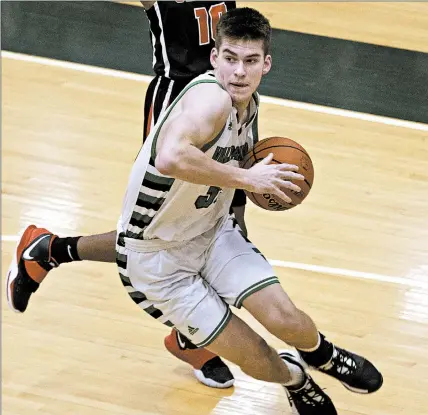  ?? MICHAEL GARD/POST-TRIBUNE PHOTOS ?? Valparaiso’s Mason Jones heads to the basket during a game against visiting 21st Century last month.