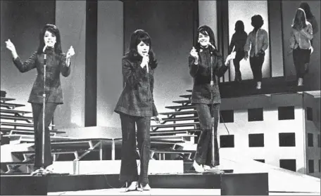  ?? Michael Ochs Archives ?? THE RONETTES — Estelle Bennett, left, Ronnie Spector and Nedra Talley — perform circa 1965. Their single “Be My Baby” is a classic.