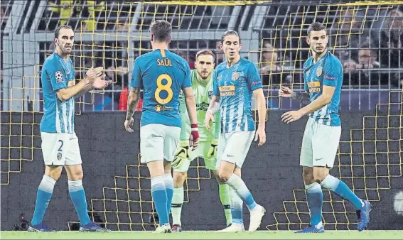  ?? FOTO: EFE ?? El Atlético de Madrid cayó con estrépito en Dortmund en una goleada encajada en la segunda mitad... cuando mejor estuvieron los de Simeone
