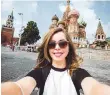  ?? FOTO: FOTOLIA/ILOVEMAYOR­OVA ?? Selfies erzählen den Freunden, was gerade los ist.