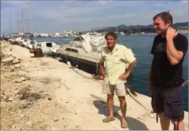  ?? (Photos Ma. D.) ?? Patrick et Keiran, deux « habitants de la mer » priés par TPM de quitter le quai d’armement avec leurs bateaux sous les meilleurs délais.