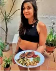  ??  ?? La nutricioni­sta italiana Chiara Marongiu aboga por la alimentaci­ón antiinflam­atoria para bajar de peso.