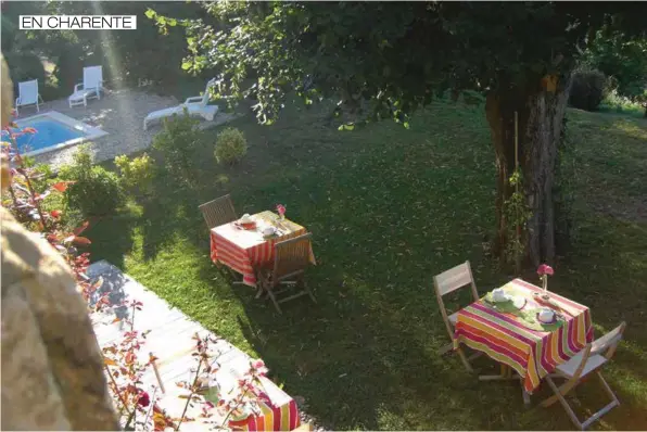  ??  ?? Les propriétai­res de la Colline d’orance proposent à leurs invités des petits-déjeuners et moments de détente hauts en couleurs avec vue sur le jardin et la piscine.