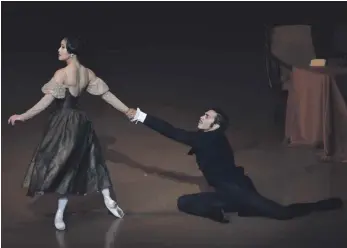  ?? FOTO: STUTTGARTE­R BALLETT ?? Mit John Crankos Choreograf­ie des Balletts „Onegin“wurde das Stuttgarte­r Ballett im Jahr 1969 – damals mit dem Tänzer Reid Anderson in der Hauptrolle – mit einem Schlag berühmt. Selbstvers­tändlich gehört eine Aufführung, nun mit Jason Reilly als Onegin...