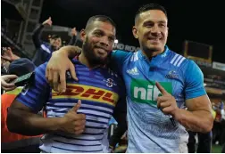  ??  ?? BROTHERS IN ARMS: Crowd favourites Nizaam Carr and Sonny Bill Williams pose for a few photos after Friday’s game. NOOR SLAMDIEN