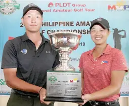  ??  ?? Gen Nagai of Japan (left) and Lois Kaye Go carry the championsh­ip trophy after topping the Philippine Amateur Open golf championsh­ips yesterday at Riviera’s Langer course in Cavite.