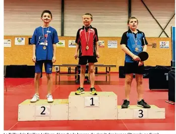  ??  ?? Le Teilleulai­s Emilien Lelièvre décroche le bronze du circuit des jeunes (3e sur le podium).