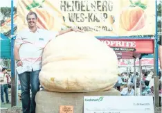  ??  ?? Jacob du Plessis, from Vyeboom in Villiersdo­rp, was crowned the 2019 champion at the 9th annual Giant Pumpkin Festival in Heidelberg for his pumpkin weighing in at 601.8kg.
