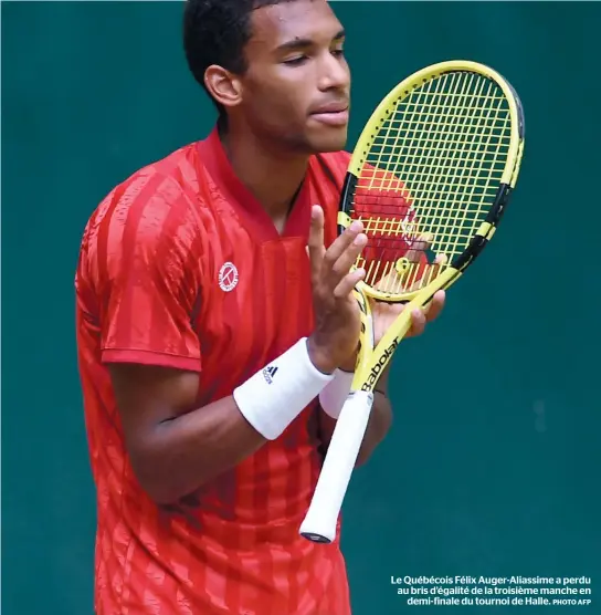  ?? PHOTO AFP ?? Le Québécois Félix Auger-aliassime a perdu au bris d’égalité de la troisième manche en
demi-finale du tournoi de Halle.