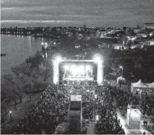  ??  ?? ayer más de 10 mil personas en Patagones.