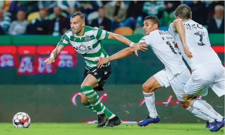  ??  ?? Jesé em ação frente ao Vitória de Guimarães, jogo no qual marcou o seu único golo pelos leões até ao momento