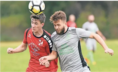  ?? FOTO: THORSTEN LINDEKAMP ?? Der Einsatz stimmte beim SV Rees (helle Trikots), doch es reichte nur zu einer Punkteteil­ung gegen den SV Brünen.