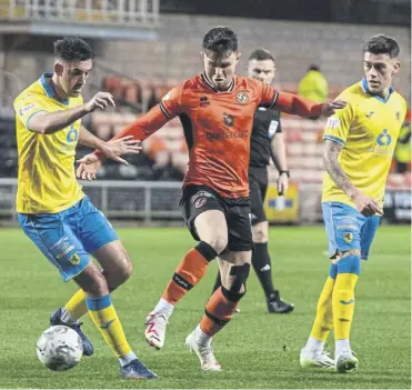  ?? ?? Dundee United and Raith Rovers are locked in a battle for the Championsh­ip title. Below, Falkirk manager John Mcglynn is going for his third League One winners’ medal