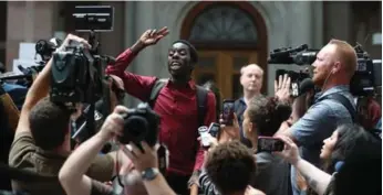  ?? STEVE RUSSELL/TORONTO STAR FILE PHOTO ?? Desmond Cole addresses a group of activists and protesters outside Toronto police headquarte­rs in August.