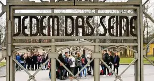  ??  ?? Wer in Deutschlan­d lebt, muss für die deutsche Geschichte Verantwort­ung übernehmen. Das gilt gerade auch für die Ausgrenzun­g und Gewalt in Buchenwald seit . Archiv-Foto: Peter Michaelis