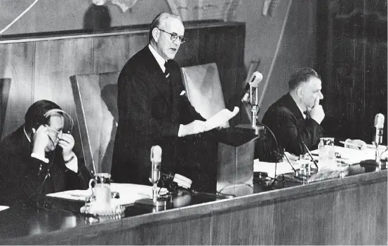  ??  ?? Protagonis­ta. Aranha preside Sessão Especial da Assembleia-Geral da ONU, em 1947: papel decisivo na partilha da Palestina