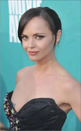  ??  ?? Christina Ricci to star in “Yellowjack­ets”